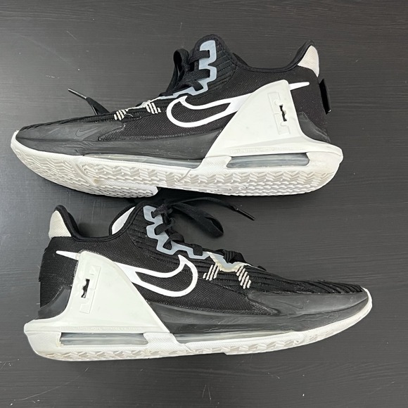 NIke‎ Lebron Witness 6 Men's Size 9  Basketball Shoes DO9843-002 - Picture 8 of 9